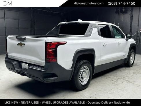 Used 2024 Chevrolet Silverado EV W/T AWD/4WD image 7