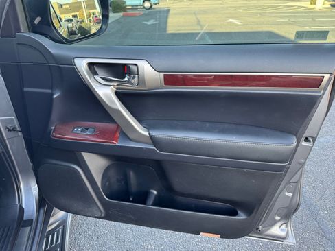 Used 2015 Lexus GX 460 image 16