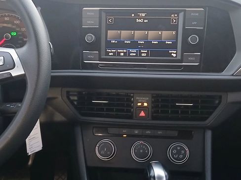 Used 2020 Volkswagen Jetta S image 24