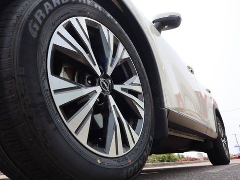 Certified 2022 Nissan Rogue SV image 11