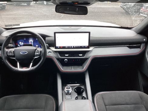 Used 2025 Ford Explorer ST image 17