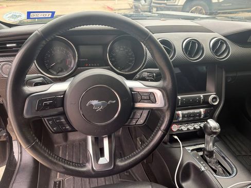 Used 2015 Ford Mustang Coupe RWD image 6