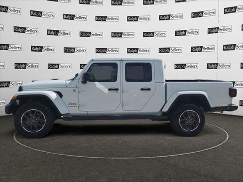 Certified 2023 Jeep Gladiator Overland image 3