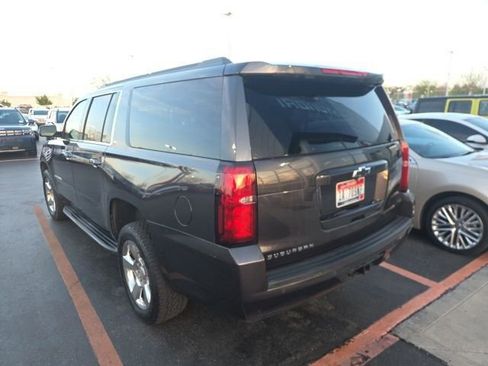 Used 2017 Chevrolet Suburban LT RWD image 4