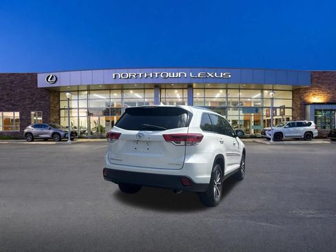 Used 2019 Toyota Highlander XLE AWD/4WD image 23