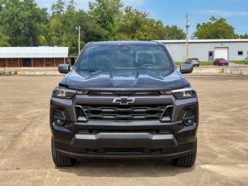 Used 2024 Chevrolet Colorado LT w/ LT Convenience Package III AWD/4WD image 4