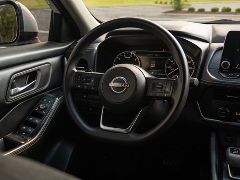 Used 2024 Nissan Rogue SV FWD image 21