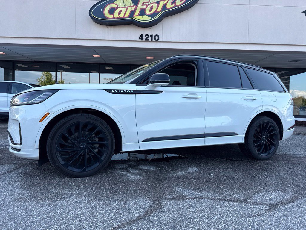 Used 2025 Lincoln Aviator Reserve w/ Equipment Group 201A AWD/4WD image 4
