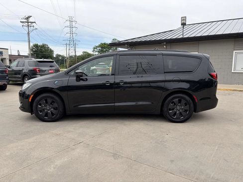 Used 2019 Chrysler Pacifica Limited w/ Advanced Safetytec Group FWD image 5