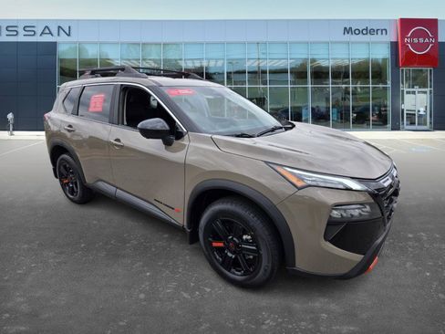 Certified 2025 Nissan Rogue SV image 3