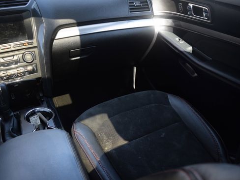 Used 2018 Ford Explorer XLT w/ Equipment Group 202A image 14