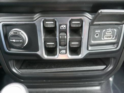 Used 2022 Jeep Wrangler Unlimited Sport image 21