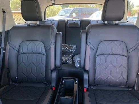 New 2026 Nissan Pathfinder Platinum AWD/4WD image 12