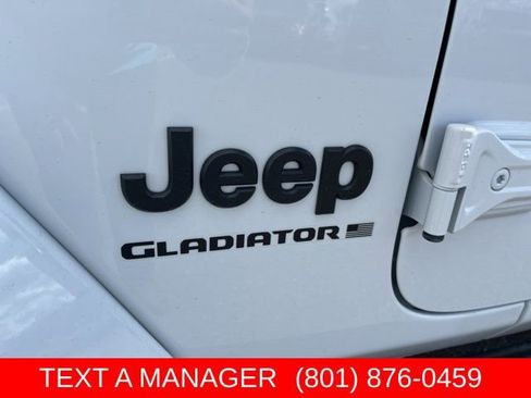 Used 2023 Jeep Gladiator Overland AWD/4WD image 10