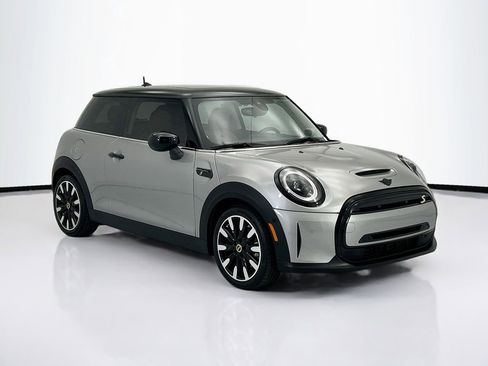 Certified 2024 MINI Cooper SE image 4