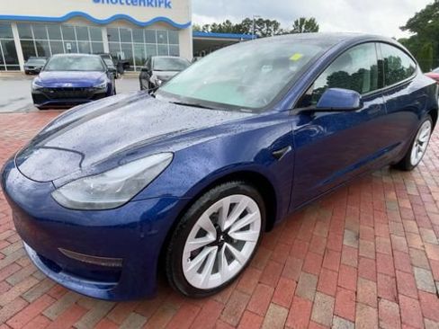 Used 2023 Tesla Model 3 Standard Range RWD image 5