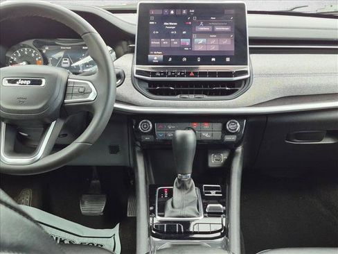 Used 2023 Jeep Compass Latitude w/ Sun and Sound Group AWD/4WD image 14