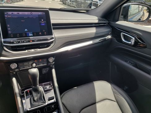 Used 2025 Jeep Compass Limited w/ High Altitude Package image 21