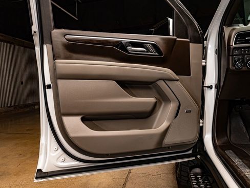 Used 2025 Chevrolet Tahoe Z71 w/ Z71 Off-Road Package image 29