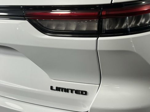 Used 2023 Jeep Grand Cherokee Limited w/ Black Appearance Package image 13