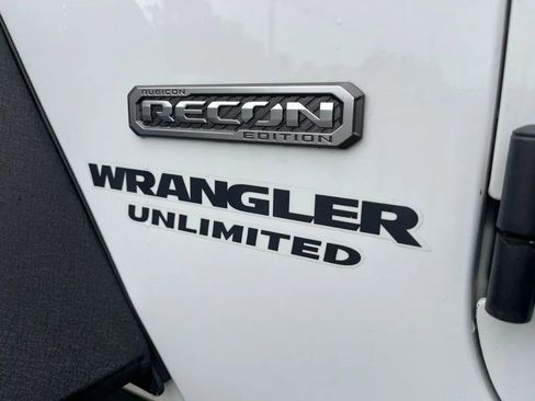 Used 2017 Jeep Wrangler Unlimited Rubicon AWD/4WD image 11