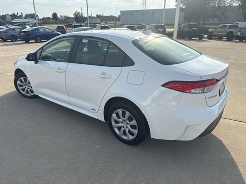 Used 2024 Toyota Corolla LE AWD/4WD image 5