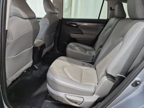 Used 2021 Toyota Highlander Platinum AWD/4WD image 13