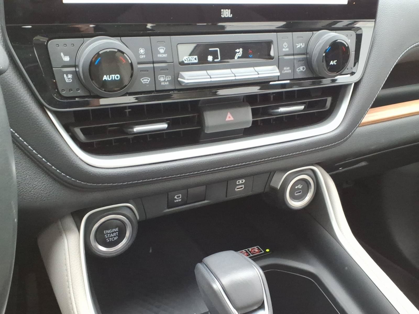 Used 2024 Toyota Grand Highlander AWD image 19
