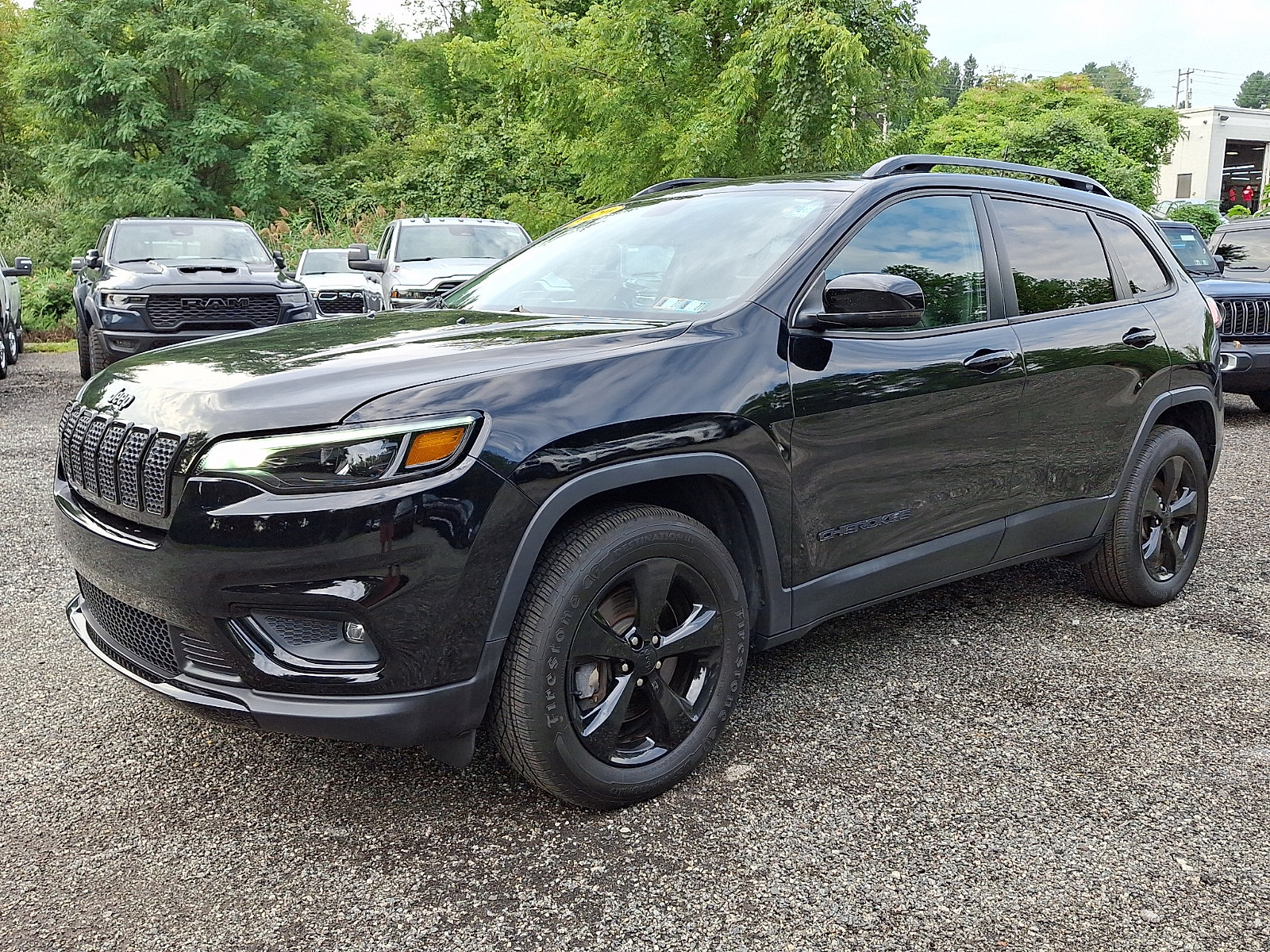 Certified 2020 Jeep Cherokee Latitude Plus AWD/4WD image 3