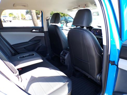 Used 2022 Volkswagen Taos SE image 29