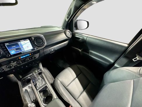 Used 2022 Toyota Tacoma Limited AWD/4WD image 14