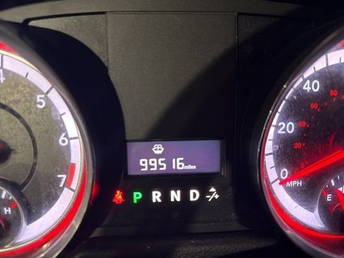 Used 2019 Dodge Grand Caravan SE w/ UConnect Hands-Free Group image 4