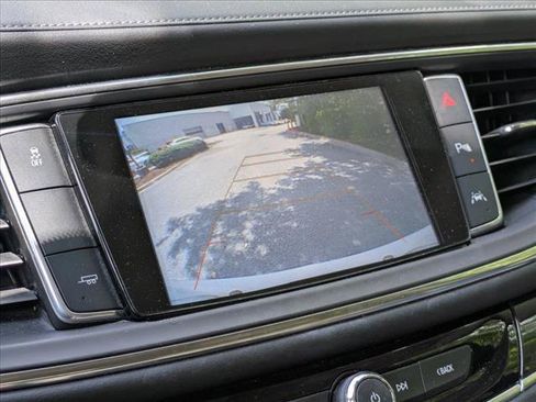 Used 2018 Buick Enclave Premium w/ Experience Buick Package FWD image 12