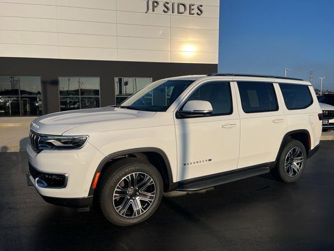 Used 2022 Jeep Wagoneer Series III w/ Convenience Group I image 1