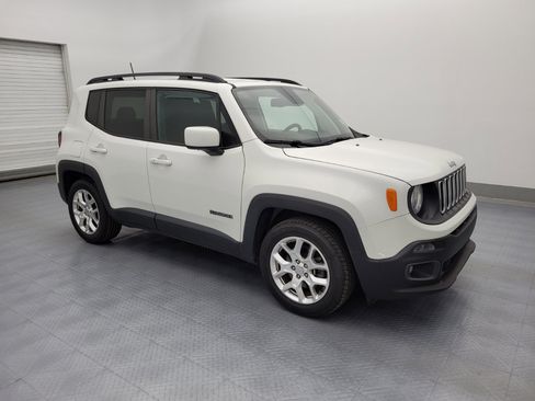 Used 2018 Jeep Renegade Latitude w/ Popular Equipment Group FWD image 11
