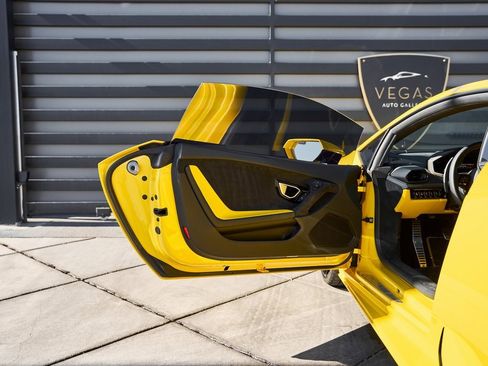 Used 2023 Lamborghini Huracan Tecnica image 35