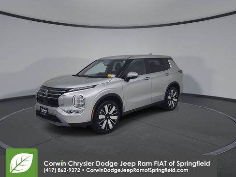 Used 2025 Mitsubishi Outlander SE image 7