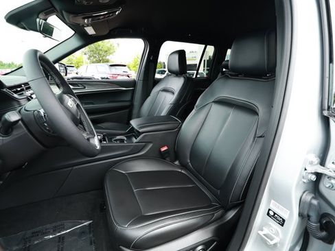 Used 2025 Jeep Grand Cherokee Limited w/ Black Appearance Package RWD image 25