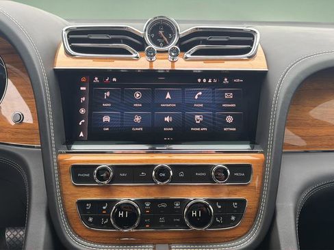Used 2021 Bentley Bentayga image 36