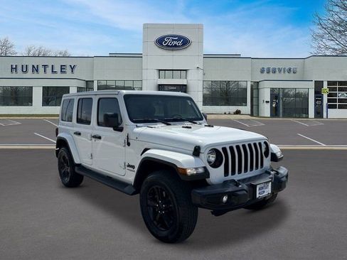 Used 2021 Jeep Wrangler Unlimited Sahara AWD/4WD image 3