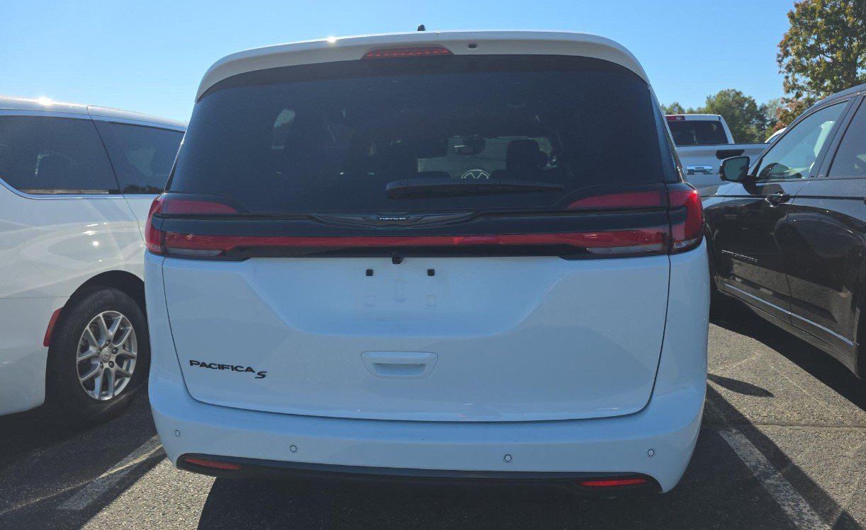 Used 2026 Chrysler Pacifica Select w/ S Appearance Package FWD image 5
