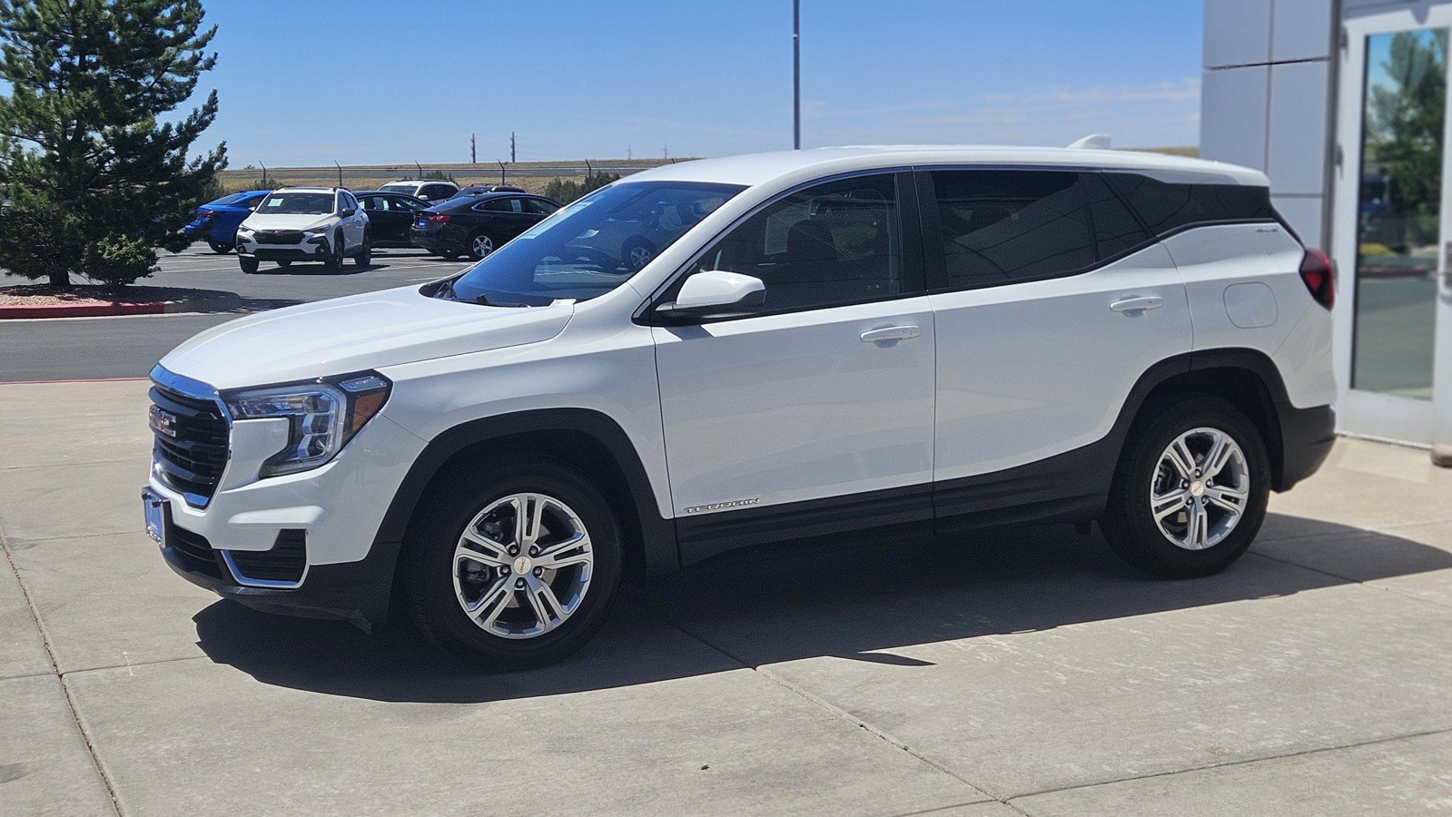 Used 2024 GMC Terrain SLE FWD image 22