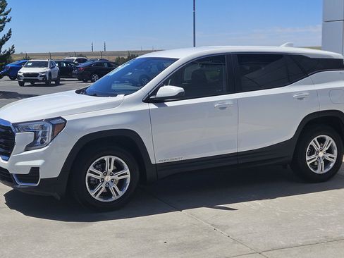 Used 2024 GMC Terrain SLE FWD image 22