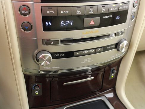 Used 2014 Lexus LX 570 4WD image 63