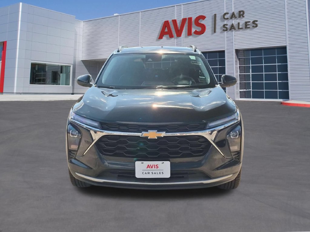 Used 2026 Chevrolet Trax LT FWD image 2