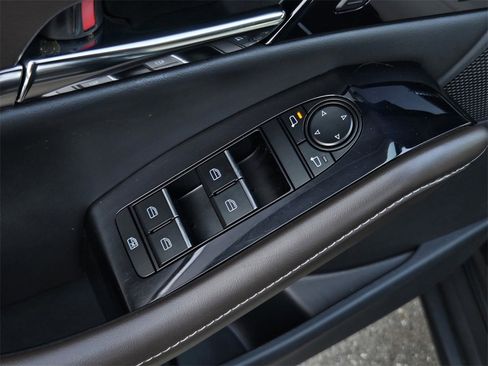 Used 2024 MAZDA CX-30 AWD 2.5 S w/ Premium Package image 11