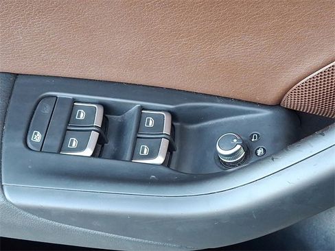 Used 2018 Audi Q3 2.0T Premium w/ Convenience Package image 23