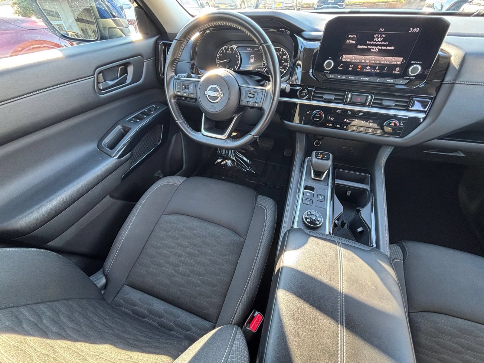 Used 2025 Nissan Pathfinder SV AWD/4WD image 36