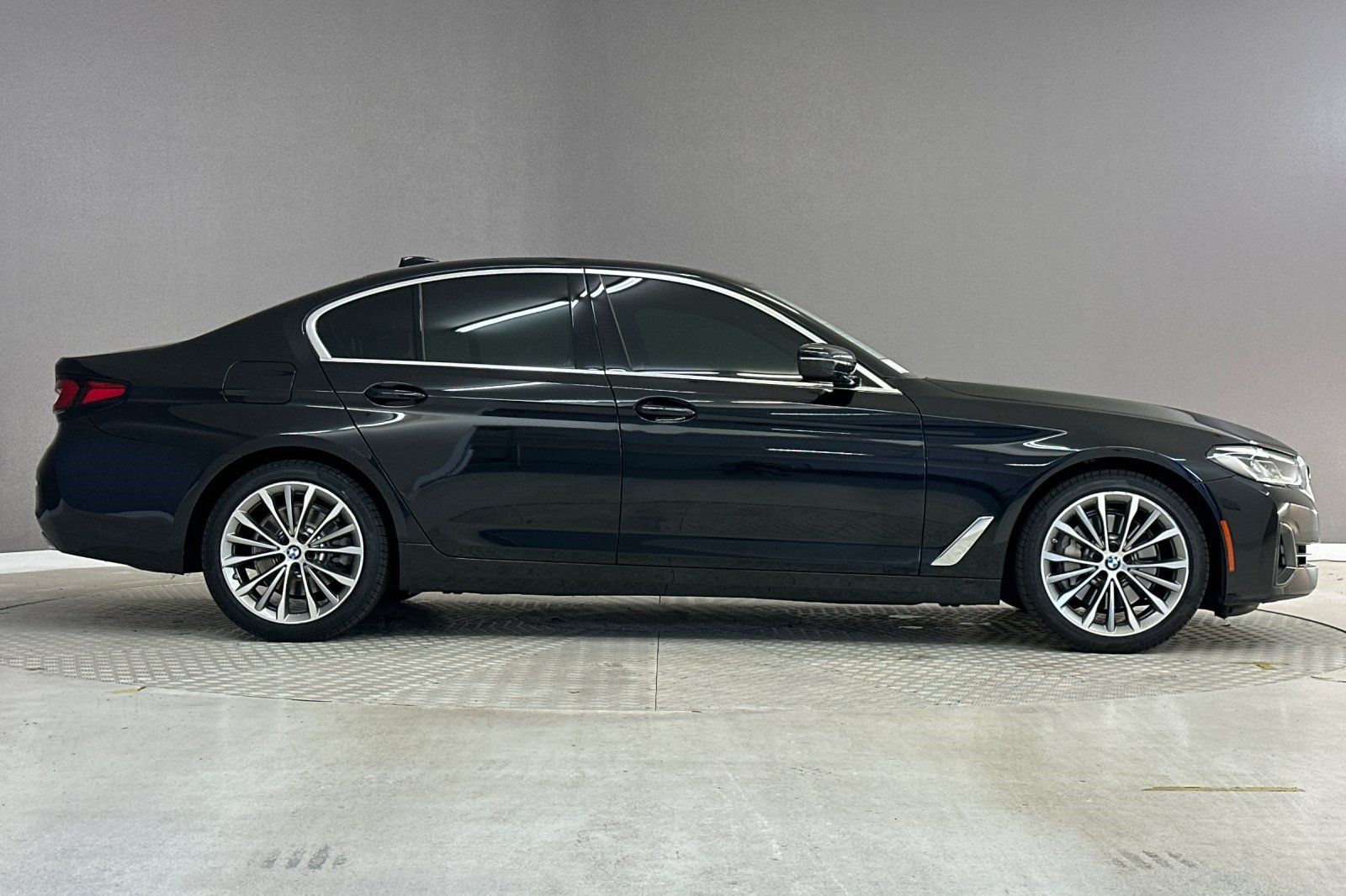 Certified 2023 BMW 530i w/ Convenience Package RWD image 7