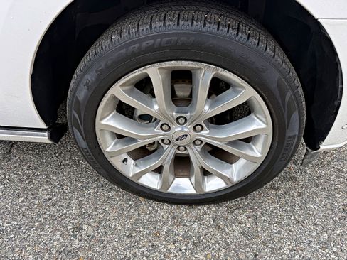 Used 2019 Ford Expedition Platinum image 11